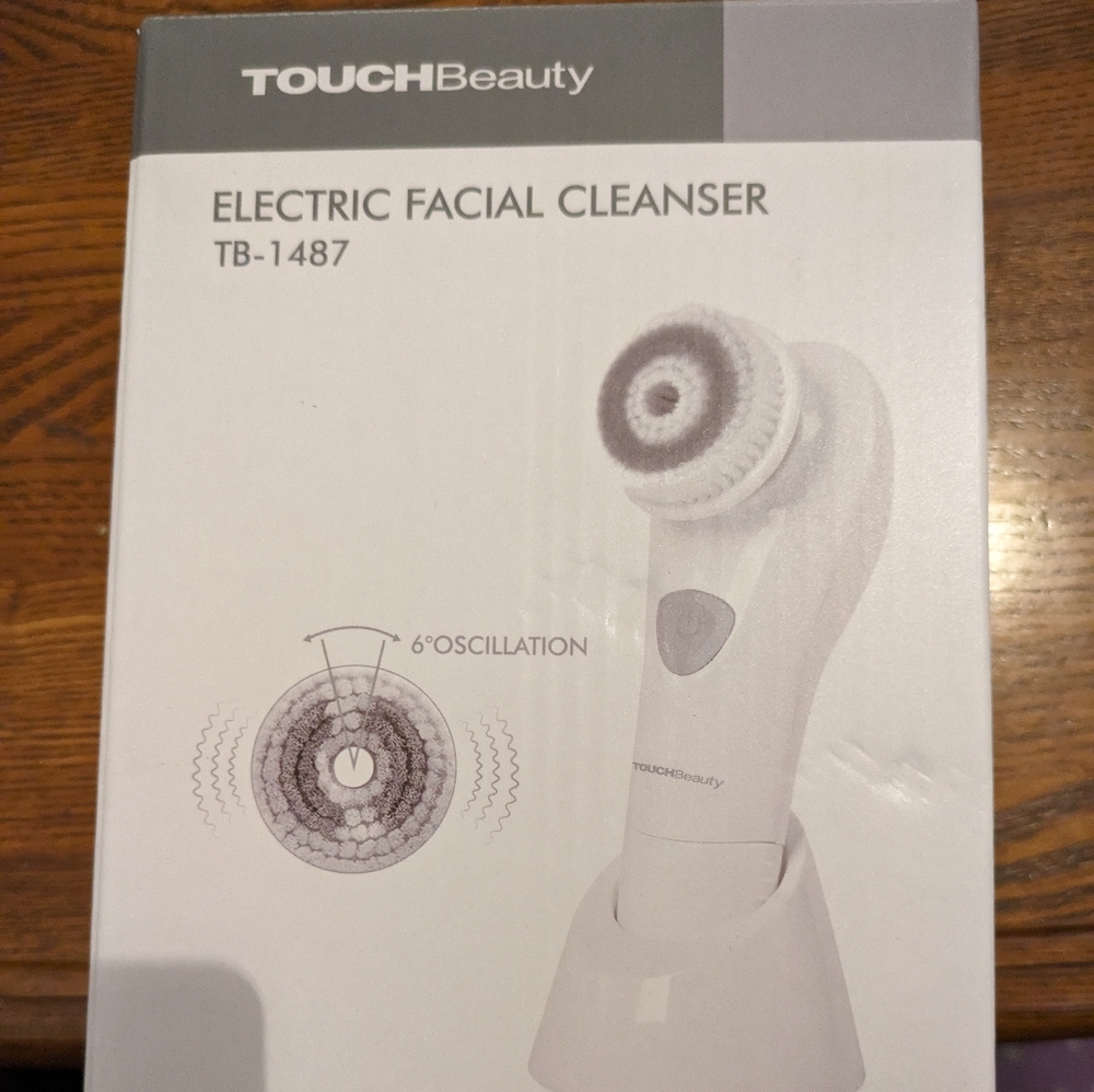 Electric facial cleanser